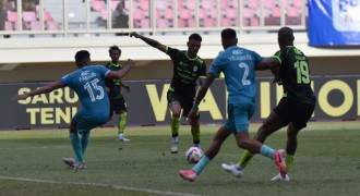 10 Pemain Persib Tahan Imbang 1-1 PSBS Biak