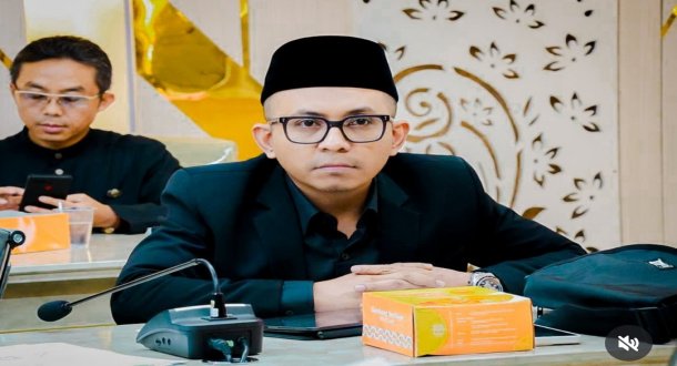 Anggota DPRD DPRD dari Fraksi PKB, Maulana Yusuf Erwinsyah menanggapi penghapusan anggaran Pesantren Pemprov Jabar.