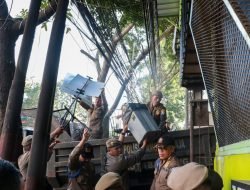 Satpol PP Bongkar Burger Bangor di Surya Sumantri Bandung