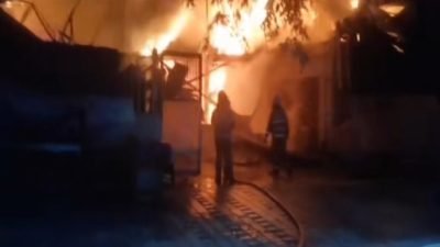 Diskar PB Kota Bandung berhasil memadamkan  kebakaran yang menghanguskan sebuah toko bangunan di Jalan, Pahlawan Kota Bandung.