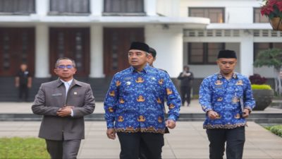 Pemkot Bandung segera menerbitkan bangunan di sepadan sungai. Hal itu guna mengembalikan fungsi alami mengembalikan fungsi alami daerah aliran sungai (DAS).  