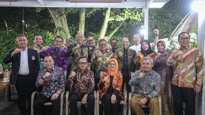 Sejumlah wali kota dan mantan wali kota di Indonesia berkumpul di Pendopo Kota Bandung, Selasa (15/4/2025).
