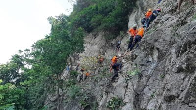 Sebuah kejadian tragis menimpa seorang mahasiswa ketika melakukan panjat tebing di kawasan Gunung Putri Kabupaten Bogor
