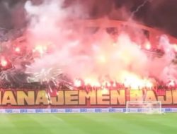 Diwarnai Insiden Flare, PSS Sementara Terhindar Degradasi seusai Tekuk Persija 2-1