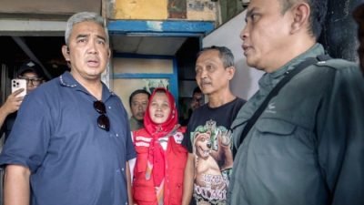Wali Kota Bandung, Muhammad Farhan, kembali mengingatkan warga yang tinggal di bantaran sungai agar segera pindah ke tempat yang lebih aman