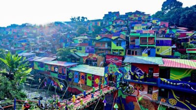 Wali Kota Bandung, Muhammad Farhan meresmikan Kawasan Wisata tematik Lembur Katumbiri di RW 12, Kelurahan Dago, Kecamatan Coblong.