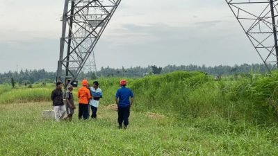 Keberadaan SUTET Milik PT PLN di Desa Rajamandala Bandung Barat Diprotes Warga!