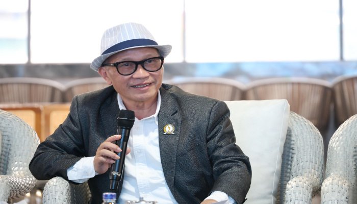 Ketua DPRD Jawa Barat, Buky Wibawa mendukung Pendidikan Militer bagi anak-anak remaja di wilayah Jawa Barat. 