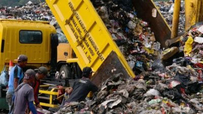Pemprov Jabar sampai saat ini masih mencari cara agar sampah yang ada di wilayah Bandung Raya dapat dibuang ke TPAS Sarimukti.