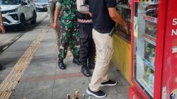 Satpol PP) Kota Bandung menyita ratusan botol minuman keras (Miras) dan ribuan obat terlarang ilegal dari sejumlah titik.