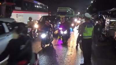 Sebanyak 142 warga terpaksa diringkus oleh jajaran Polres Bandung karena terindikasi bertindak meresahkan sebagai preman lakukan pemalakan