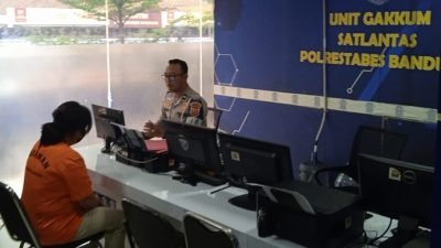 HS, sopir Nissan Kicks diduga lalai saat mengemudi.