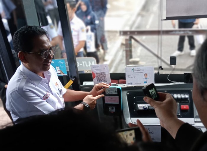 PT Kereta Commuter Indonesia (KCI) meluncurkan Kartu Multi Trip (KMT) di wilayah Jawa Barat, Kamis (19/6/2025).