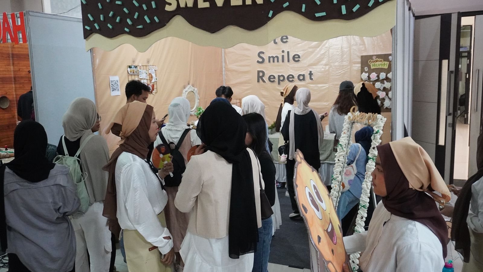 Ilmu Komunikasi Telkom University dengan bangga mempersembahkan Urban Village ‘Reka Rasa’ bertempat di Gedung Manterawu Telkom University.