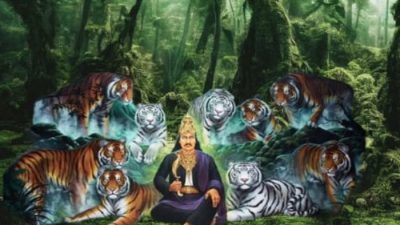 Kujang merupakan pusaka legendaris masyarakat Sunda yang identik dengan kewibawaan, kesaktian, serta simbol budaya Pasundan.