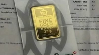 Harga emas batangan produksi PT Aneka Tambang Tbk (Antam) pada perdagangan hari ini. Kamis, (21/8/2025) melonjak pesat.