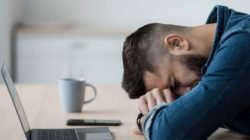 Banyak orang sering meremehkan kondisi tubuhnya dalam kesibukan sehari hari yang menganggapnya tidak akan terjadi apa apa.