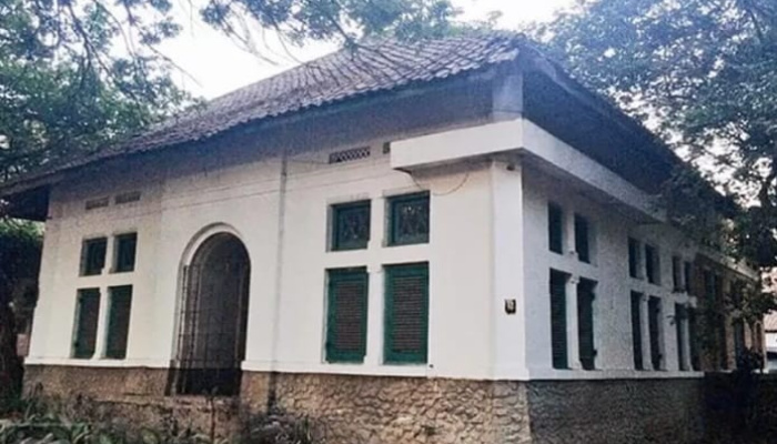 Bandung bukan hanya terkenal dengan wisata alam dan kulinernya, tetapi juga menyimpan banyak kisah mistis yang melegenda.