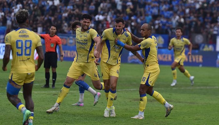 Persib Bandung harus puas hanya membawa pulang 1 poin dari Bantul, Yogyakarta, setelah ditahan imbang PSIM Yogyakarta pada laga Pekan 3 Super League 20245-2026, Minggu (24/8/2025) sore.