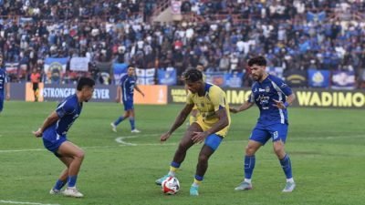 Pelatih Bojan Hodak melihat ada sisi positif dari hasil imbang 1-1 yang diraih timnya pada laga tandang, kontra PSIM, Minggu (24/8/2025) sore