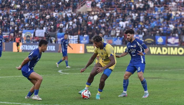 Pelatih Bojan Hodak melihat ada sisi positif dari hasil imbang 1-1 yang diraih timnya pada laga tandang, kontra PSIM, Minggu (24/8/2025) sore