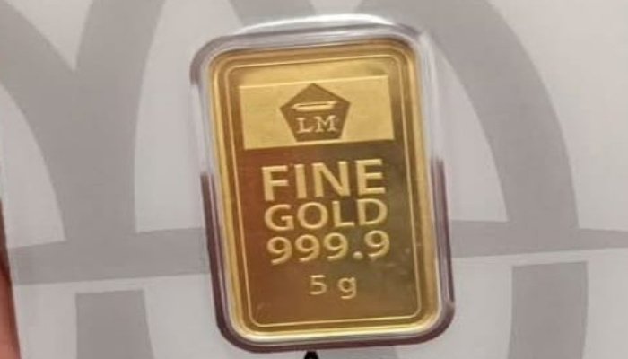 Harga emas batangan produksi PT Aneka Tambang Tbk (Antam) pada perdagangan hari ini. Senin, (25/8/2025) merosot tajam.