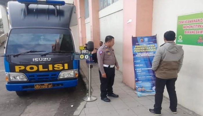 Proses perpanjangan SIM kini semakin mudah diakses. Masyarakat dapat mengurusnya di kantor Satpas, Gerai SIM, maupun layanan SIM keliling.