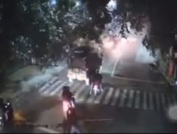 Detik-detik Gas Air Mata Polisi Hantam Kampus, Mahasiswa dan Sekuriti Unisba-Unpas Jadi Korban