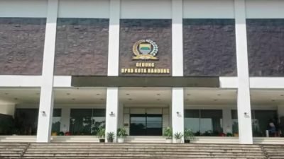 Sorotan publik terkait besarnya penghasilan anggota DPRD Kota Bandung dijawab oleh Sekretaris DPRD Kota Bandung, Yasa Hanafiah.