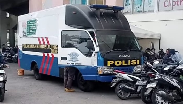 Proses perpanjangan SIM kini semakin mudah diakses. Masyarakat dapat mengurusnya di kantor Satpas, Gerai SIM, maupun layanan SIM keliling.