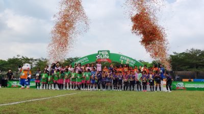 Perhelatan MilkLife Soccer Challenge (MLSC) Bandung Seri 1 2025/2026 resmi berakhir dengan menghadirkan juara-juara baru yang penuh semangat.