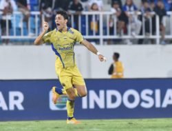 Tekuk Arema FC dengan 10 Pemain, Persib Bandung Naik ke Peringkat 4