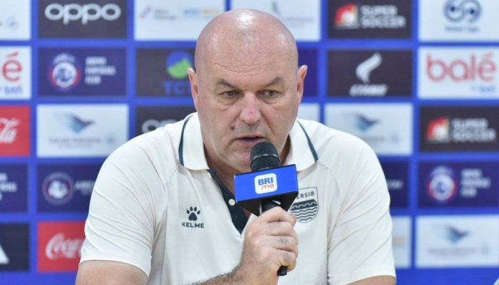 Pelatih Persib Bandung Bojan Hodak gembira dengan kemenangan pasukannya atas Arema FC pada Pekan 6 Super League 2025-2026, Senin (22/9/2026).