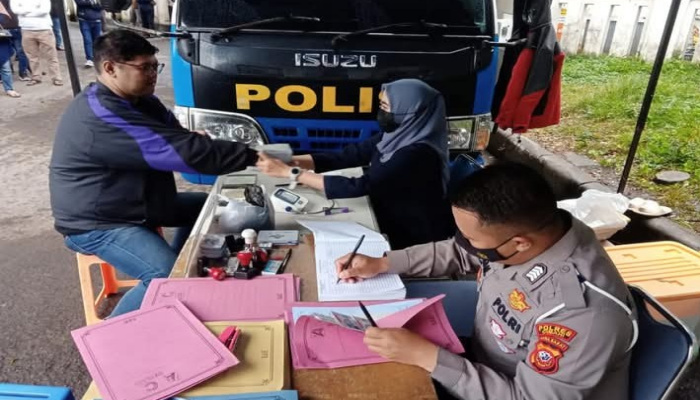 Satlantas Polrestabes Bandung kembali membuka layanan SIM Keliling bagi warga yang ingin memperpanjang masa berlaku SIM A dan SIM C. 