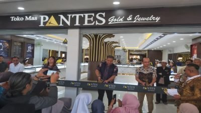 Antusiasme warga Bandung memuncak pada pembukaan Toko Mas Pantes Cabang ke-28 yang resmi dibuka di Jalan A.H. Nasution No. 219 Bandung.