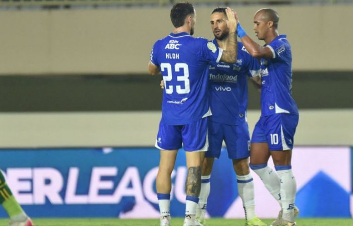 Persib Bandung sukses meraih misinya pada laga Pekan 9 Super League 2025-2026, setelah menekuk PSBS Biak 3-0, Jumat (17/10/2025) malam.