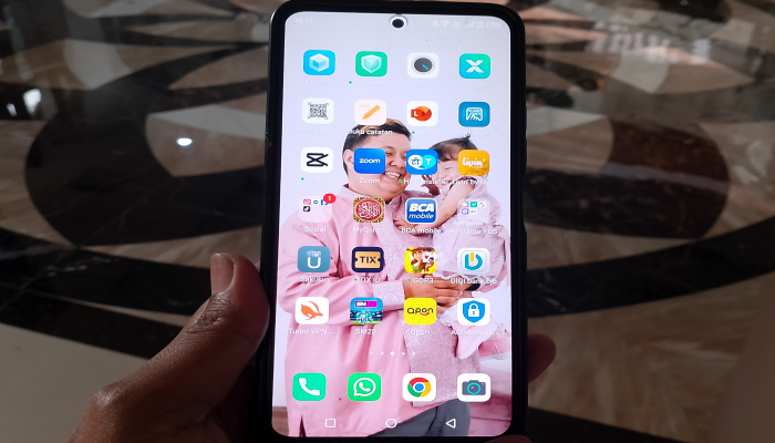 Lagi cari HP murah tapi enggak murahan? Budget pas-pasan tapi pengen punya ponsel dengan fitur keren dan desain kece.