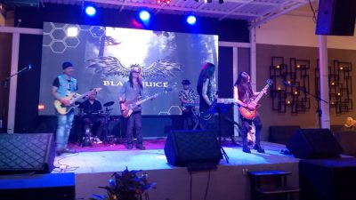 Dunia musik independen di Kota Bandung tak pernah kehabisan warna, selalu melahirkan talenta-talenta baru dengan karakter musik yang unik.