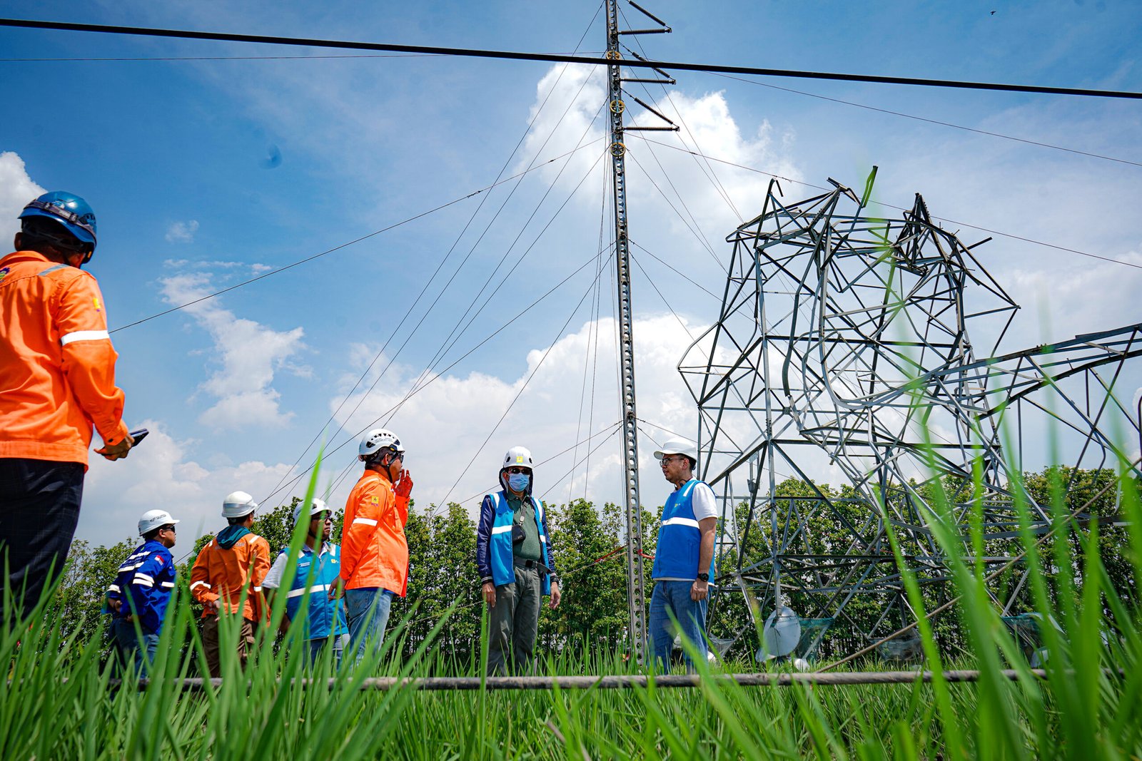 PLN Bergerak Cepat Dirikan Tower Darurat untuk Pulihkan Kelistrikan Klaten Pasca Cuaca Ekstrem