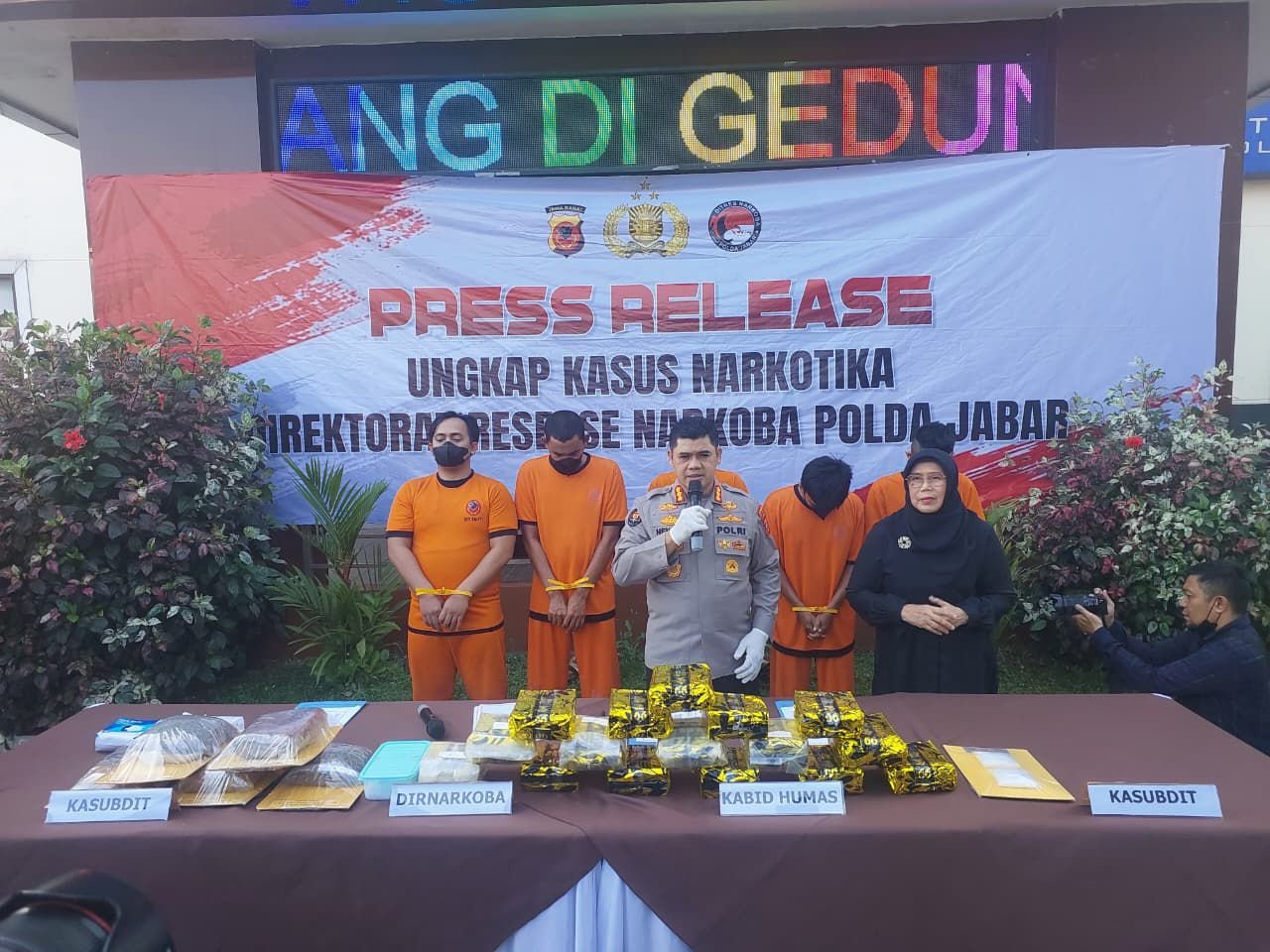 Polda Jabar Bongkar Jaringan Narkoba Internasional, Sita 17,6 Kg Sabu & 19,5 Kg Ganja
