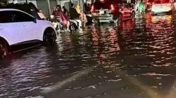 banjir di wilayah Kopo Sayati tepatnya Jalan Dengdek, Kecamatan Margahayu Bupati Kabupaten Bandung Dadang Supriatna langsung sidak