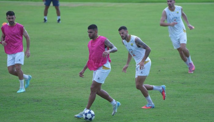 Tim Persib Bandung tidak pulang dulu ke Bandung, tapi langsung terbang ke Malaysia, seusai menghadapi Bali United pada Sabtu (1/11/2025) lalu.