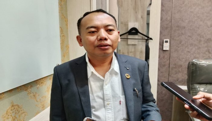Komisi I DPRD Provinsi Jawa Barat mendorong pemerintah provinsi segera memperpanjang izin pengelolaan sampah di TPA Sarimukti.
