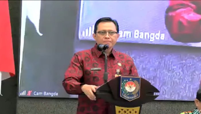Dirjen Bangda Kemendagri Restuardy Daud saat membuka Rakor Pencapaian dan Pelaporan SPM Wilayah Barat di Bandung