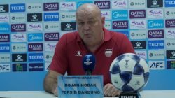 Pelatih Persib Bandung Bojan Hodak l kecewa timnya kalah oleh Lion City Sailors 3-2 pada matchday 5 ACL 2 2025-2026, Rabu (26/11/2026) malam.