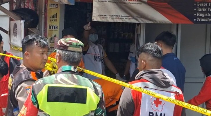 Evakuasi Korban Penjaga Konter