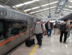 Libur Sekolah, Commuter Line Bandung Raya Jadi Primadona Wisatawan