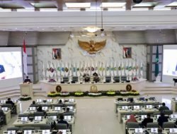 Rapat Paripurna DPRD Jabar Bahas Pandangan Umum Fraksi terhadap Dua Raperda