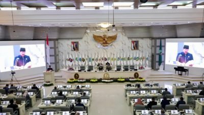 DPRD Jawa Barat menggelar rapat paripurna untuk menyampaikan pandangan umum fraksi-fraksi terhadap dua Raperda.
