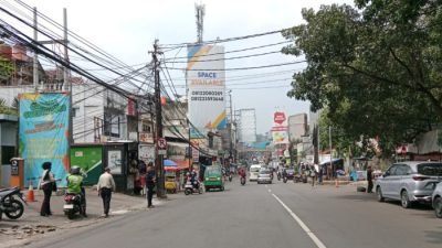 Pemerhati Kota Bandung Pepeng Pratama mendorong Pemerintah Kota Bandung melakukan penertiban terhadap pengusaha reklame dan billboard.